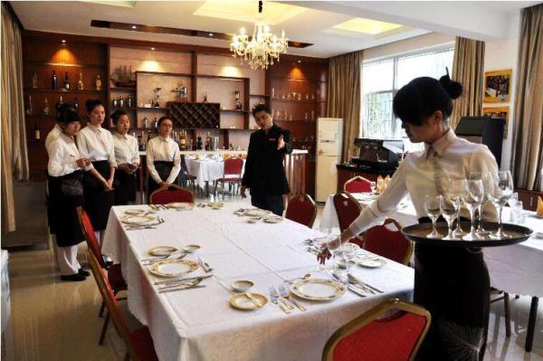 酒店管理專業讀研，餐飲服務方向性價比幾何？